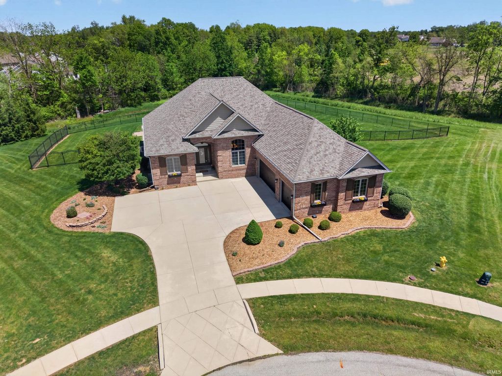 Photo of 2600 W TICONDEROGA Drive, Marion, IN 46952 (MLS # 202619635)