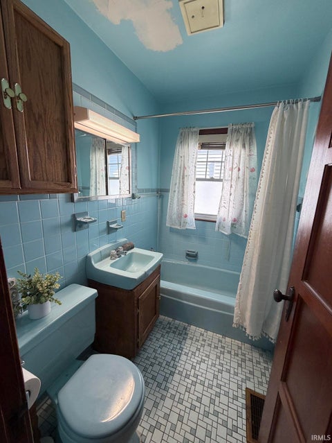 Tiny photo for 1567 Herndon Drive, Evansville, IN 47711 (MLS # 202643642)