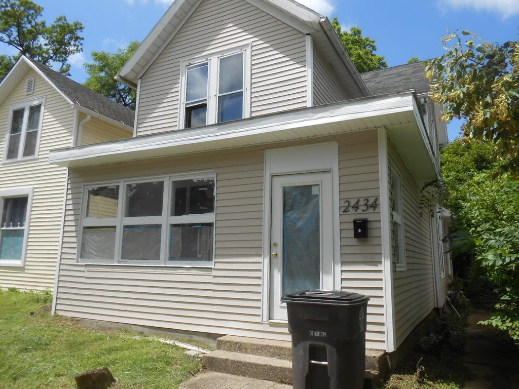 Photo of 2434 thompson Avenue, Fort Wayne, IN 46807 (MLS # 202624133)
