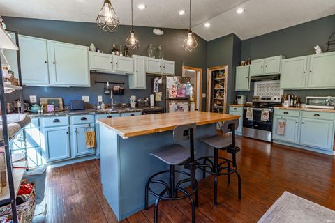 Tiny photo for 1912 S Orman Lane, Bloomfield, IN 47424 (MLS # 202612354)