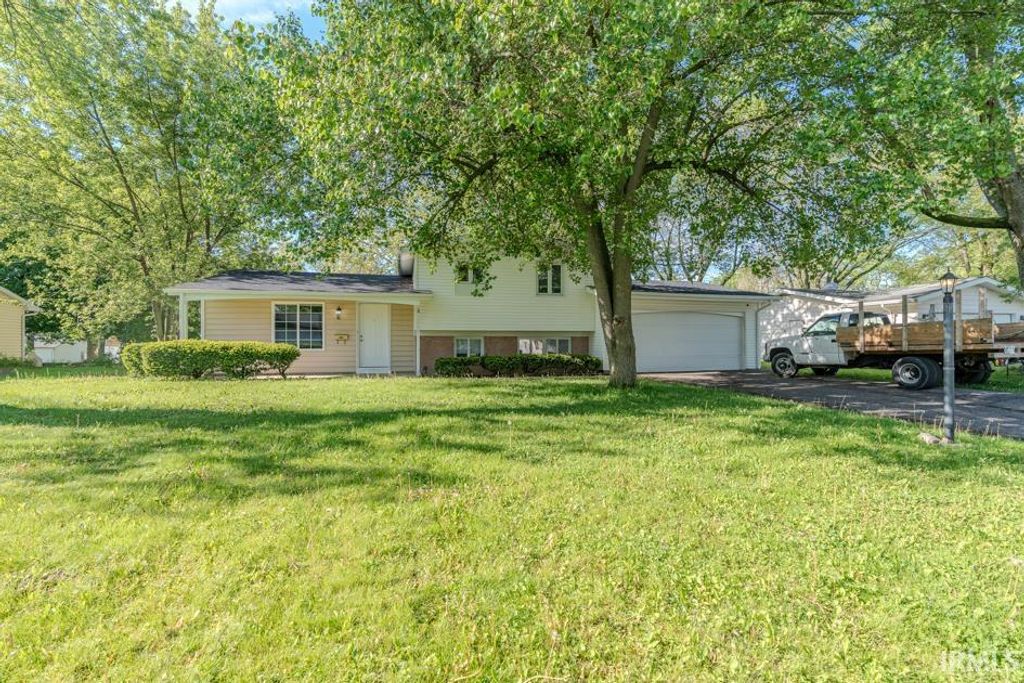 Photo of 4614 Willard Drive, Fort Wayne, IN 46815 (MLS # 202616864)