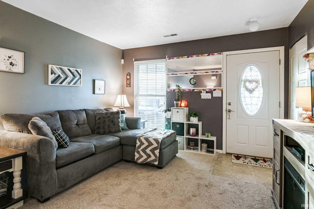 Photo of 812 Berkley Circle, Mishawaka, IN 46544 (MLS # 202601435)