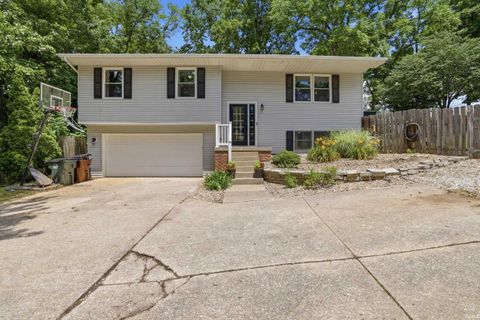 Photo of 4078 N Brookwood Drive, Bloomington, IN 47404 (MLS # 202626119)