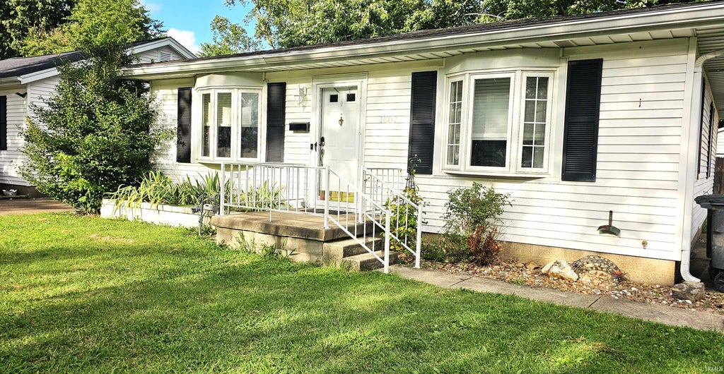 Photo of 1807 N Saint James Boulevard, Evansville, IN 47711 (MLS # 202631444)