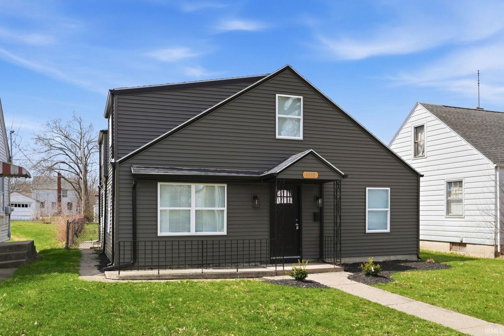 Photo of 4018 S Park Drive, Fort Wayne, IN 46806 (MLS # 202609944)