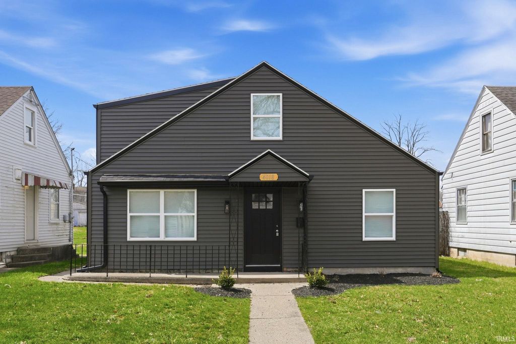 Photo of 4018 S Park Drive, Fort Wayne, IN 46806 (MLS # 202609944)