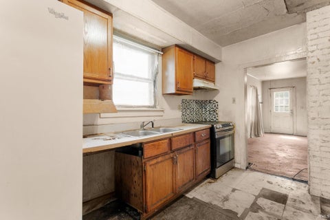 Tiny photo for 1617 E Bowman Street, South Bend, IN 46613 (MLS # 202635283)