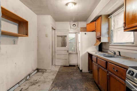 Tiny photo for 1617 E Bowman Street, South Bend, IN 46613 (MLS # 202635283)