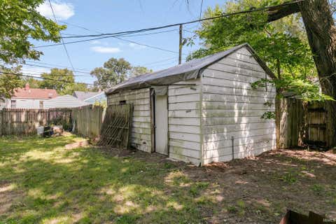 Tiny photo for 1617 E Bowman Street, South Bend, IN 46613 (MLS # 202635283)