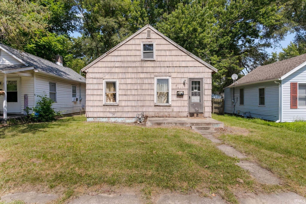 Photo of 1617 E Bowman Street, South Bend, IN 46613 (MLS # 202635283)