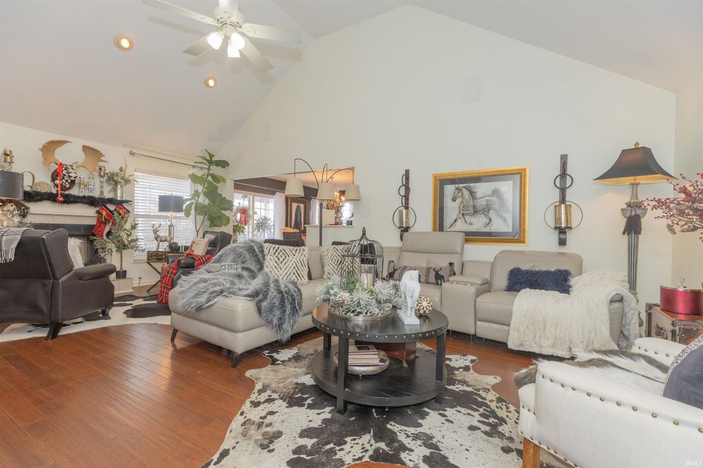 Photo of 2904 Laura Lynn Lane, Newburgh, IN 47630 (MLS # 202548262)