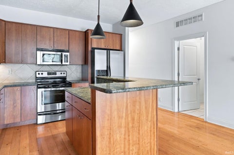 Tiny photo for 225 N 2nd Street #3B, Lafayette, IN 47901 (MLS # 202618618)