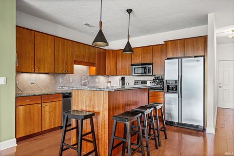 Tiny photo for 225 N 2nd Street #3B, Lafayette, IN 47901 (MLS # 202618618)