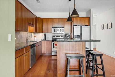 Tiny photo for 225 N 2nd Street #3B, Lafayette, IN 47901 (MLS # 202618618)