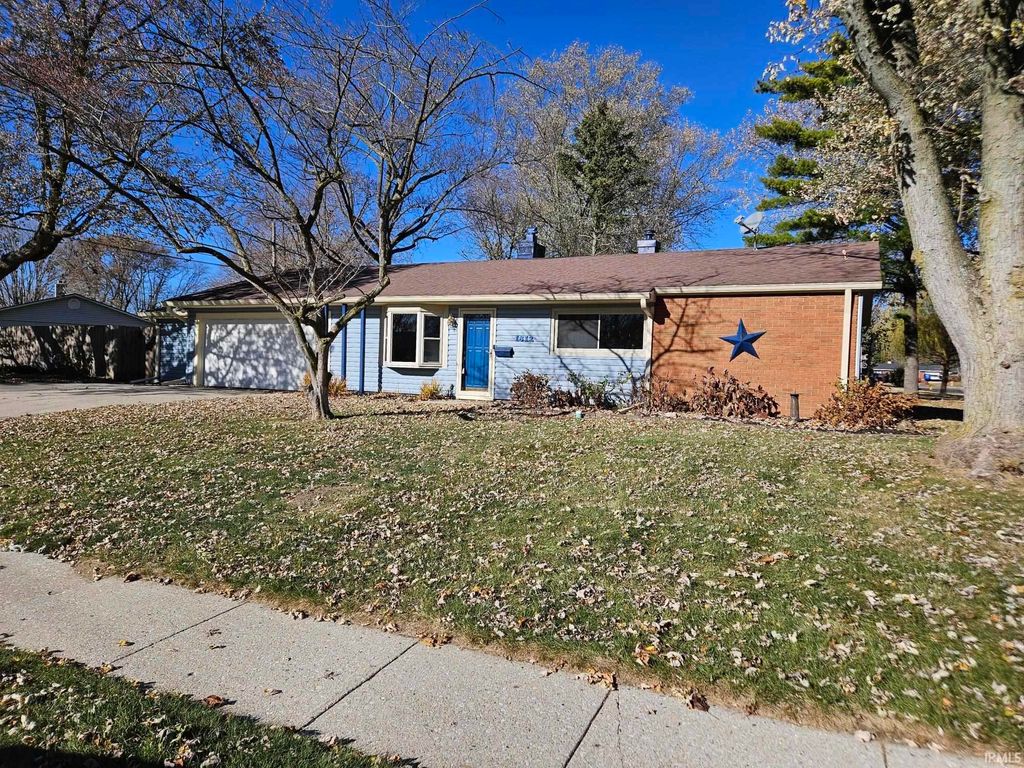 Photo of 1812 W Riga Avenue, Marion, IN 46952 (MLS # 202546283)