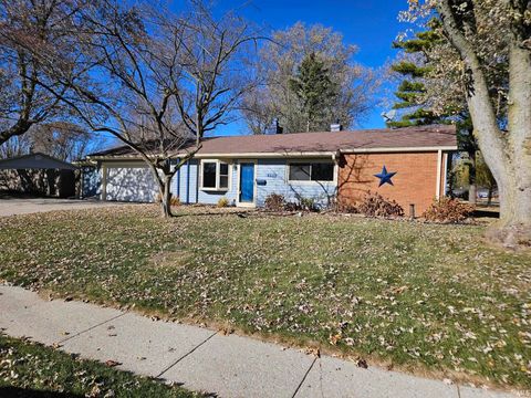 Photo of 1812 W Riga Avenue, Marion, IN 46952 (MLS # 202546283)