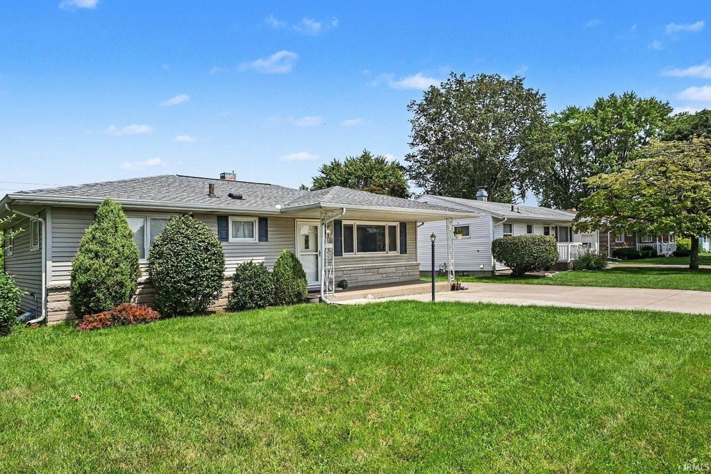 Photo of 2633 Edison Road, South Bend, IN 46615 (MLS # 202634055)