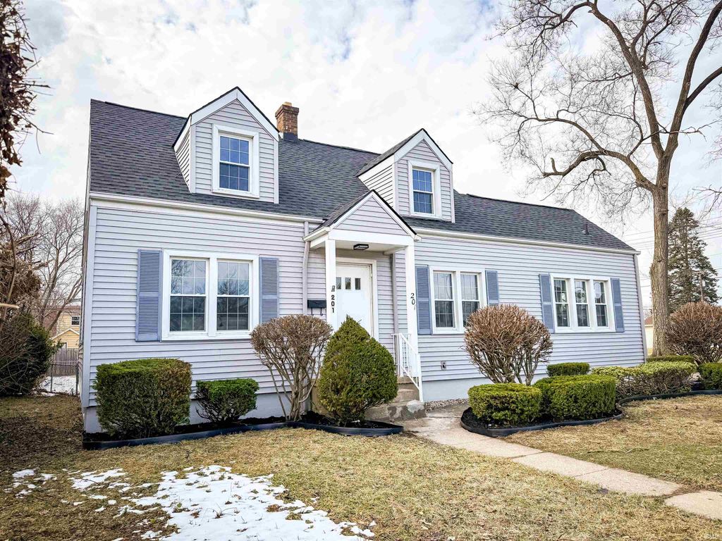 Photo of 201 N Victoria Street, Mishawaka, IN 46544 (MLS # 202606380)