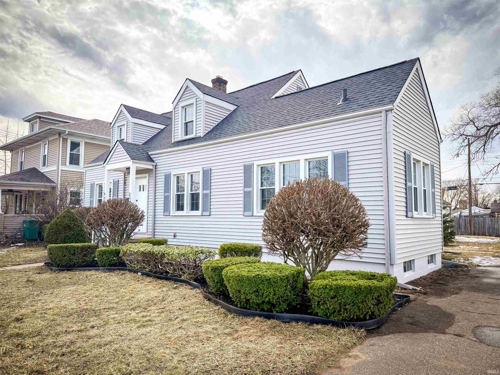 Photo of 201 N Victoria Street, Mishawaka, IN 46544 (MLS # 202606380)