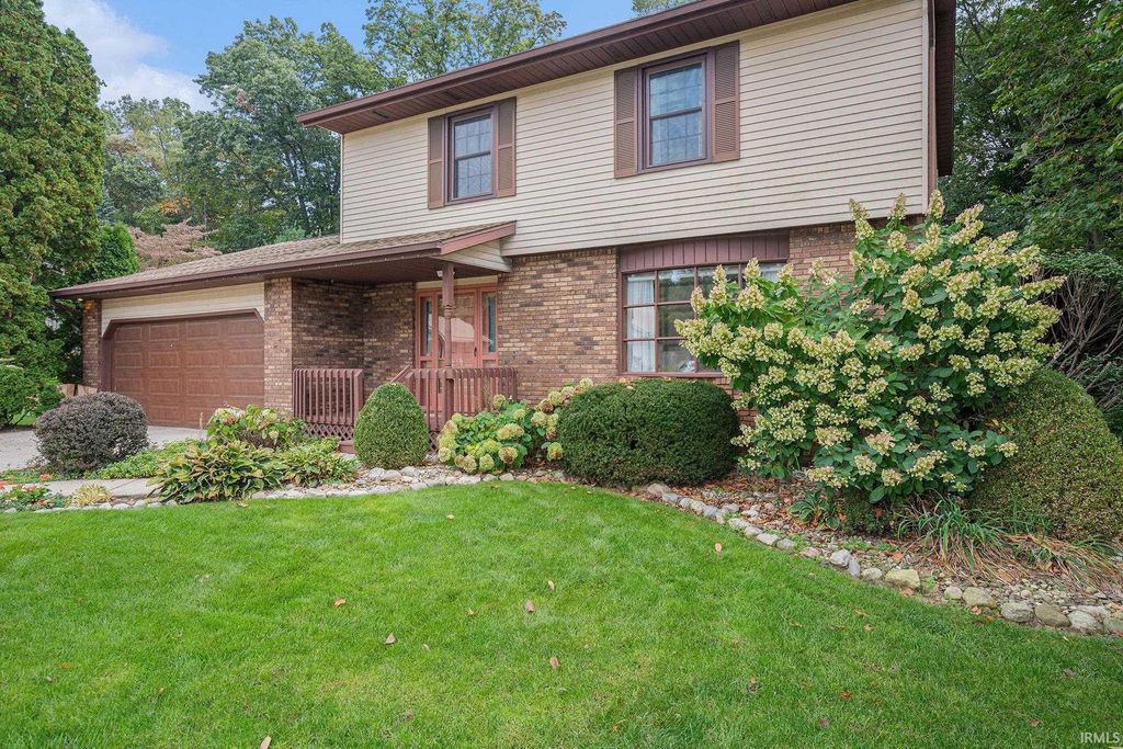 Photo of 17633 Cobblestone Court, South Bend, IN 46635 (MLS # 202541677)
