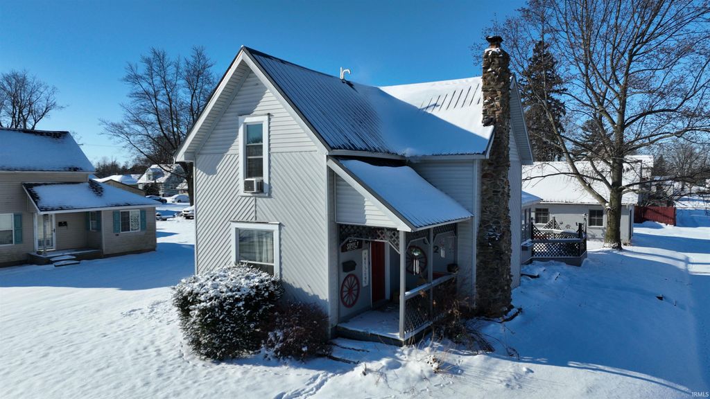 Photo of 602 Maple Street, Monticello, IN 47960 (MLS # 202549037)