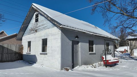 Tiny photo for 602 Maple Street, Monticello, IN 47960 (MLS # 202549037)