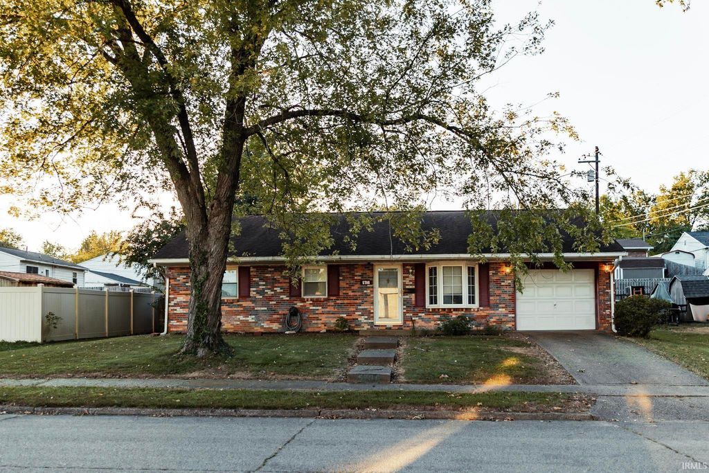 Photo of 5706 Foxboro Lane, Evansville, IN 47710 (MLS # 202541311)