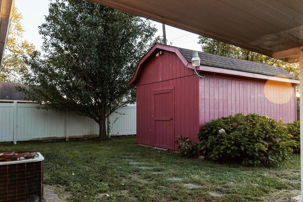 Photo of 5706 Foxboro Lane, Evansville, IN 47710 (MLS # 202541311)