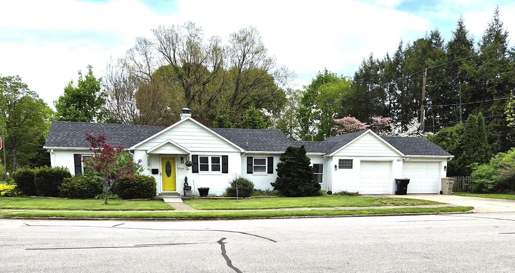 Photo of 1004 E Woodside Street, South Bend, IN 46614 (MLS # 202616343)