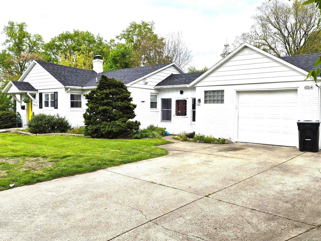 Photo of 1004 E Woodside Street, South Bend, IN 46614 (MLS # 202616343)