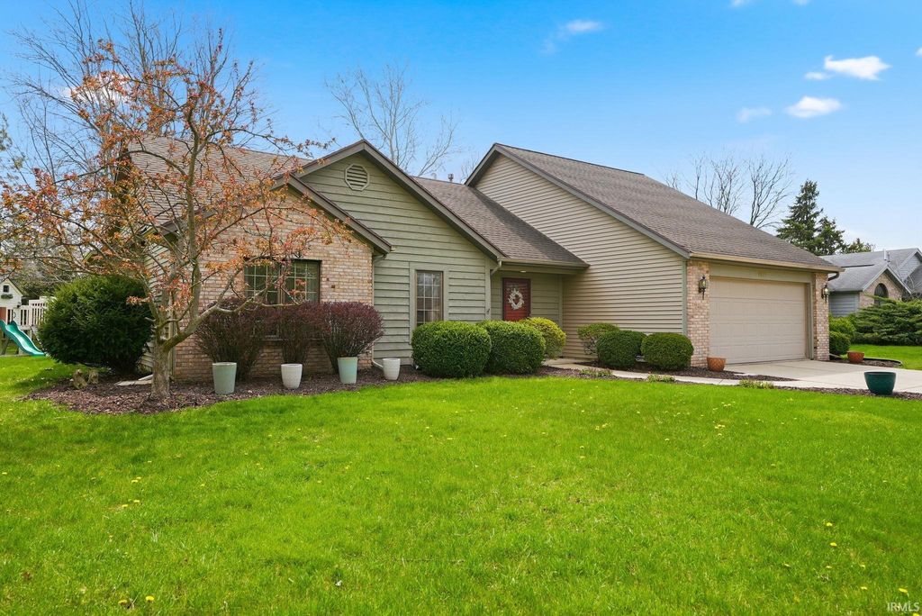 Photo of 9211 Indian Reserve Trail, Fort Wayne, IN 46804 (MLS # 202613431)