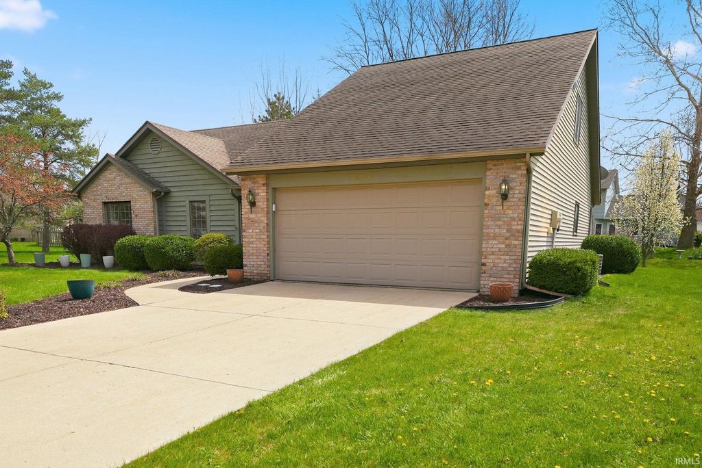 Photo of 9211 Indian Reserve Trail, Fort Wayne, IN 46804 (MLS # 202613431)