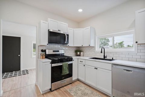 Tiny photo for 912 N COURTLAND Avenue, Kokomo, IN 46901 (MLS # 202615466)