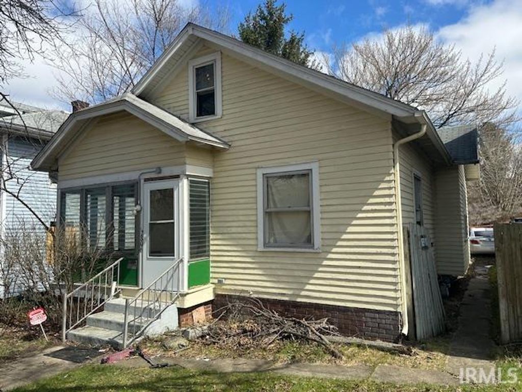 Photo of 2806 S Michigan Street, South Bend, IN 46614 (MLS # 202610558)