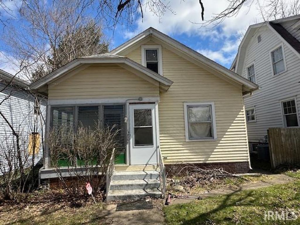 Photo of 2806 S Michigan Street, South Bend, IN 46614 (MLS # 202610558)