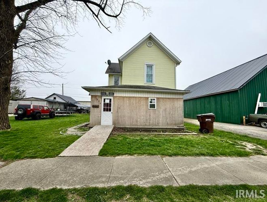 Photo of 316 N Main Street, Lynn, IN 47355 (MLS # 202611746)