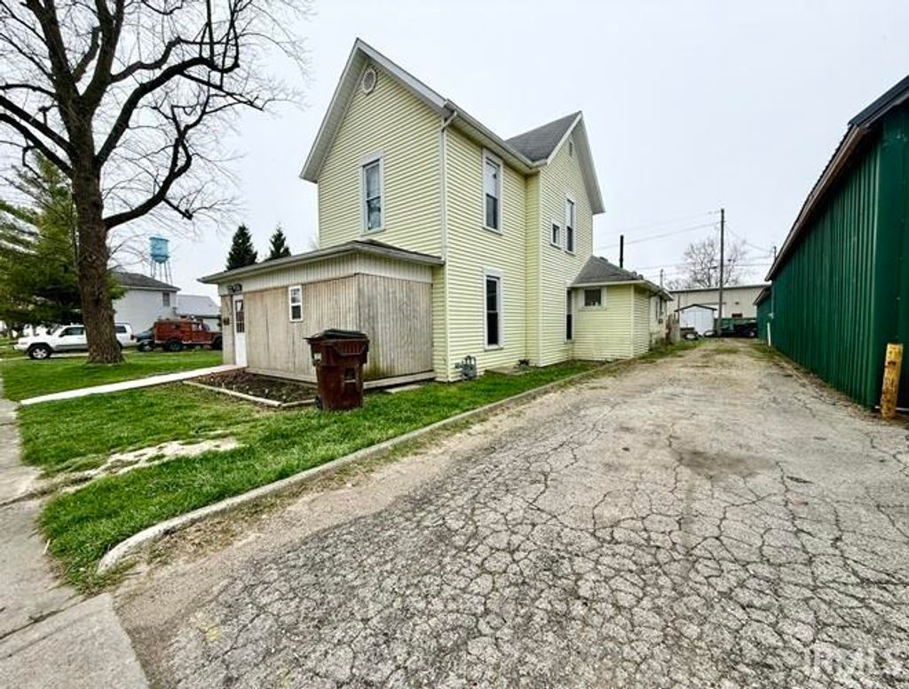 Photo of 316 N Main Street, Lynn, IN 47355 (MLS # 202611746)