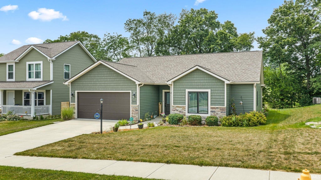 Photo of 16811 Hatstick Court, Fort Wayne, IN 46845 (MLS # 202631284)