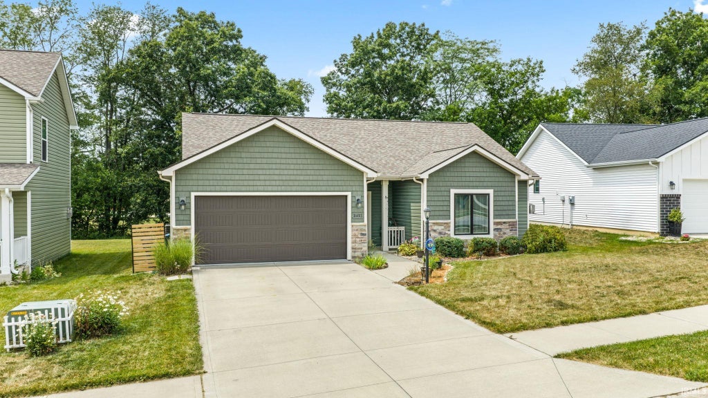 Photo of 16811 Hatstick Court, Fort Wayne, IN 46845 (MLS # 202631284)