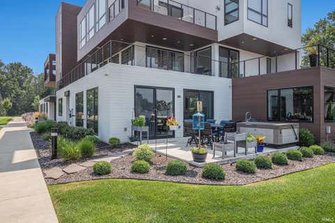 Tiny photo for 950 E Jackson Boulevard #102, Elkhart, IN 46516 (MLS # 202602364)