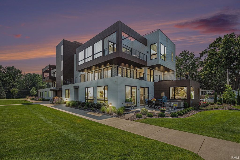 Photo of 950 E Jackson Boulevard #102, Elkhart, IN 46516 (MLS # 202602364)