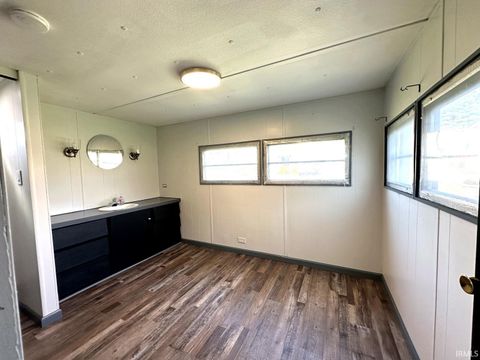 Tiny photo for 3707 Tunnelton Road, Bedford, IN 47421 (MLS # 202609661)