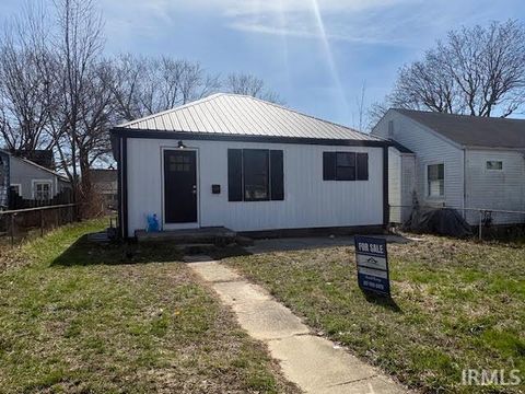 Tiny photo for 619 W Jackson Street, Kokomo, IN 46901 (MLS # 202604629)