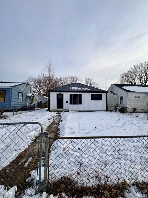 Photo of 619 W Jackson Street, Kokomo, IN 46901 (MLS # 202604629)