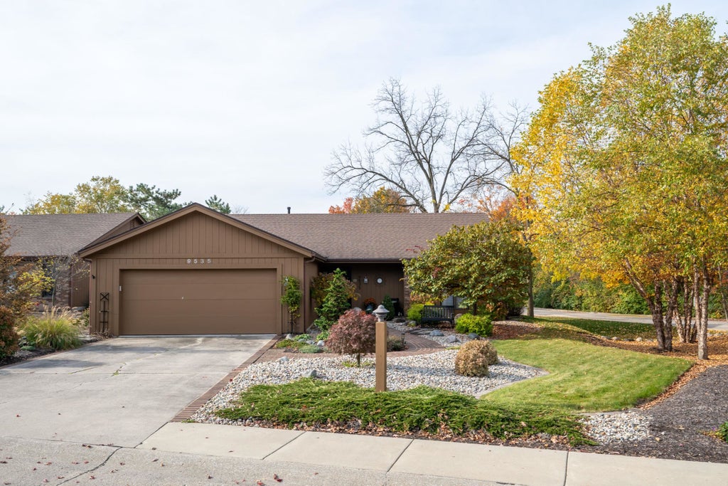Photo of 9535 Camberwell Drive, Fort Wayne, IN 46804 (MLS # 202644460)