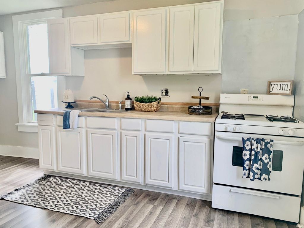 Photo of 1007 Mason Street, Elkhart, IN 46516 (MLS # 202606201)