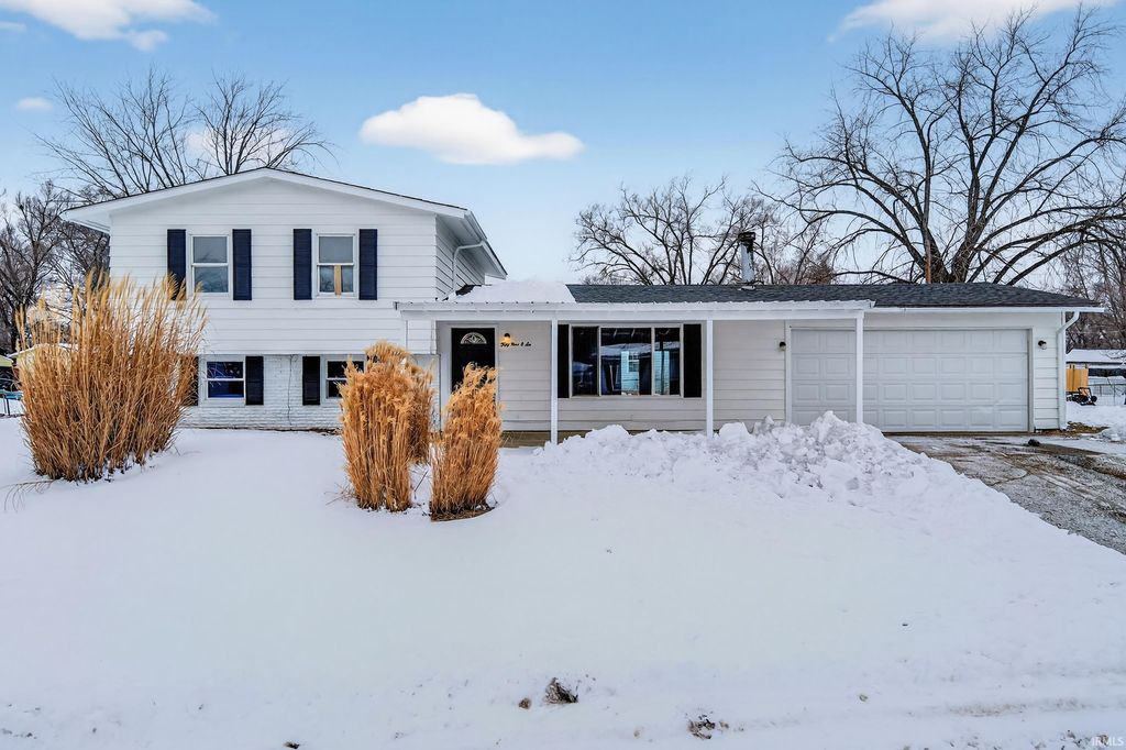 Photo of 5906 Mendota Drive, Kokomo, IN 46901 (MLS # 202603709)