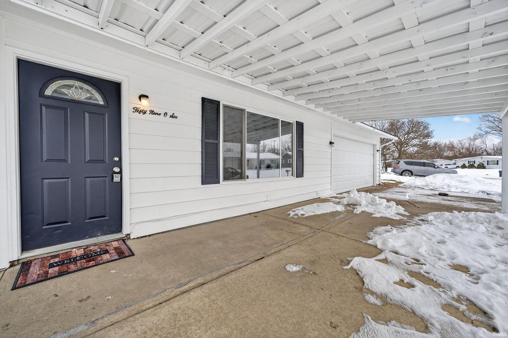 Photo of 5906 Mendota Drive, Kokomo, IN 46901 (MLS # 202603709)