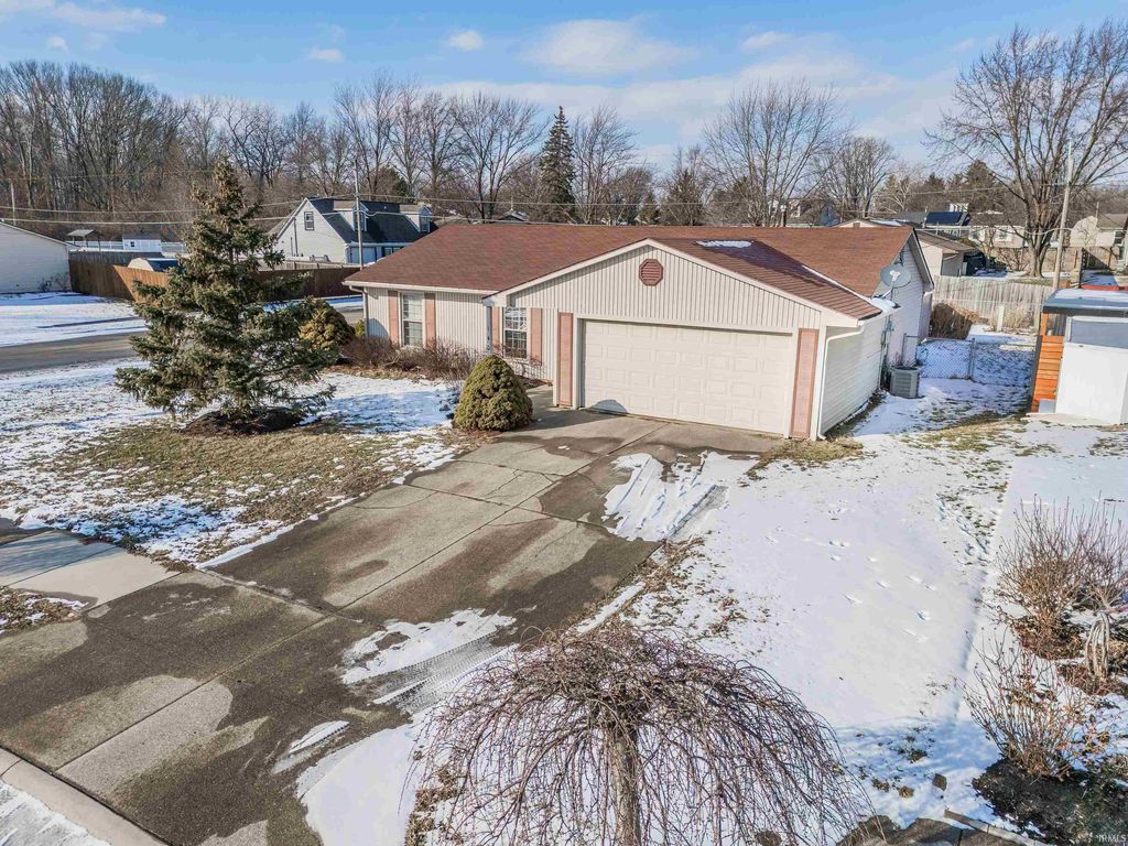 Photo of 1405 Springbrook Road, Fort Wayne, IN 46825 (MLS # 202602343)