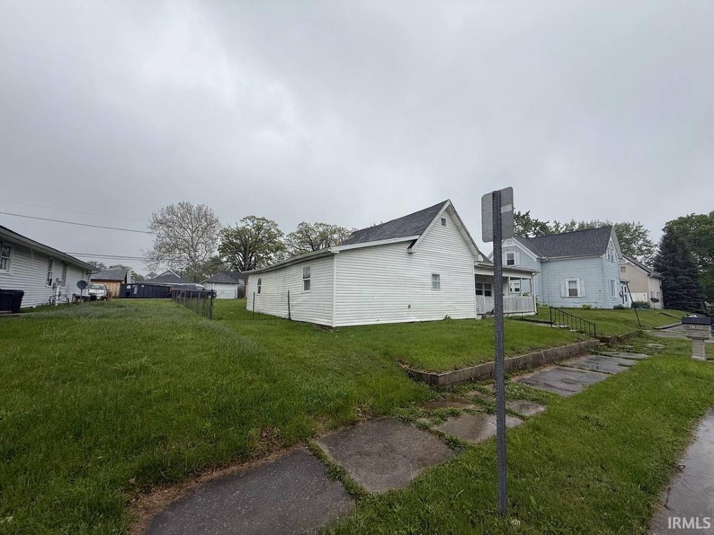 Photo of 612 N Cherry Street, Hartford City, IN 47348 (MLS # 202617496)